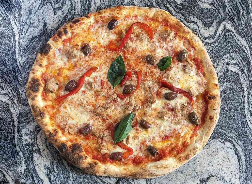Pizza tonno e cipolla