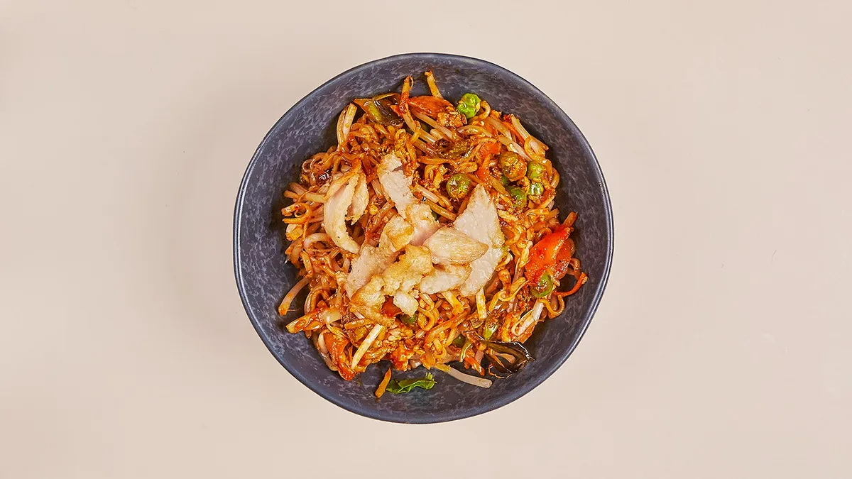 57. Bami Pa-Naeng Gai