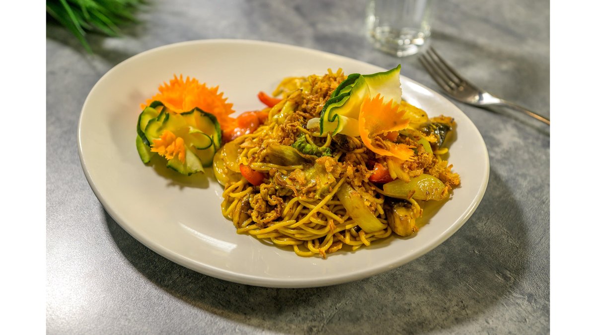 Singapore Turmeric Noodles