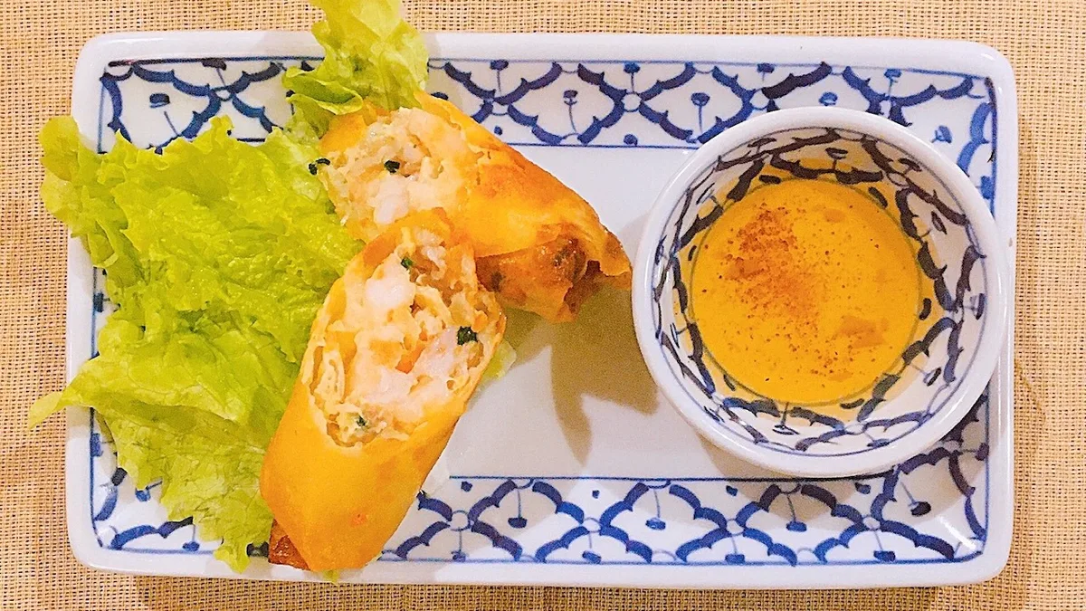 自家製   エビ入りタイ風 揚げ春巻き（1本）