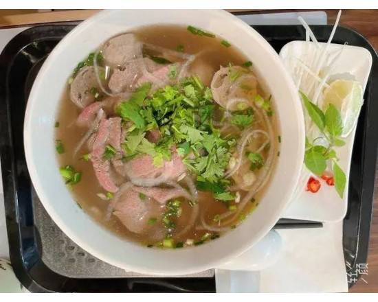 Pho with Sliced Beef牛肉片越南面