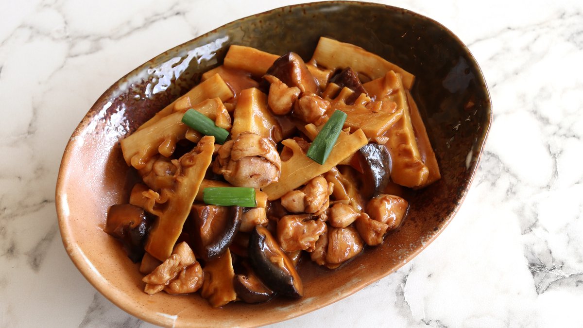 44. Chicken with mushroom and bamboo