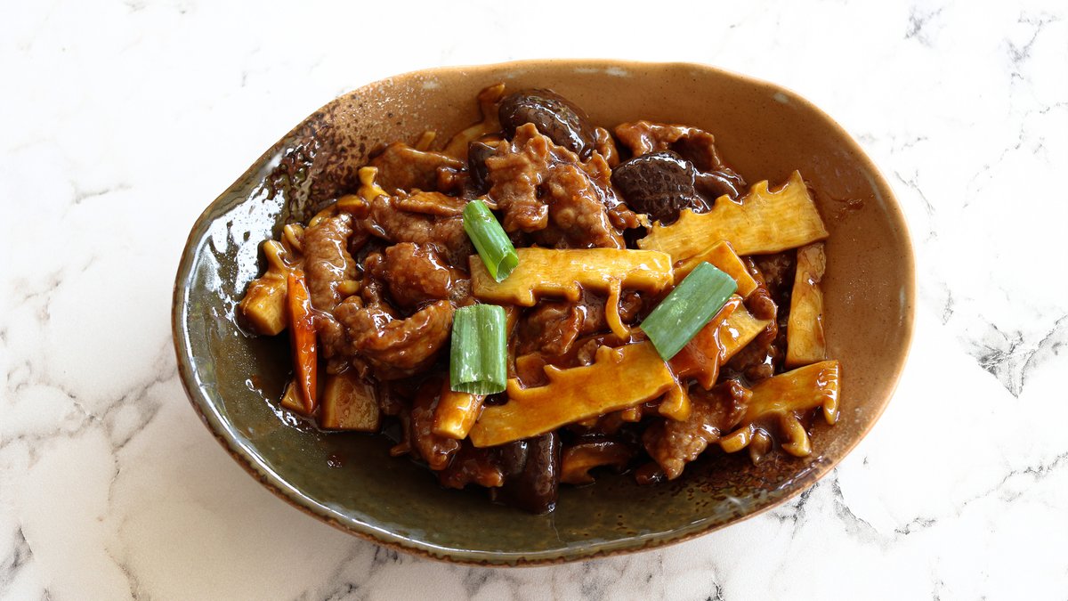 46. Beef with mushroom and bamboo