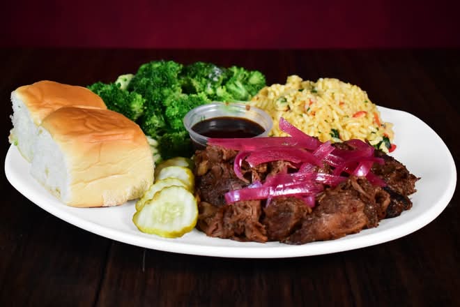 Pulled Pork Dinner (CHICKEN & PORK)