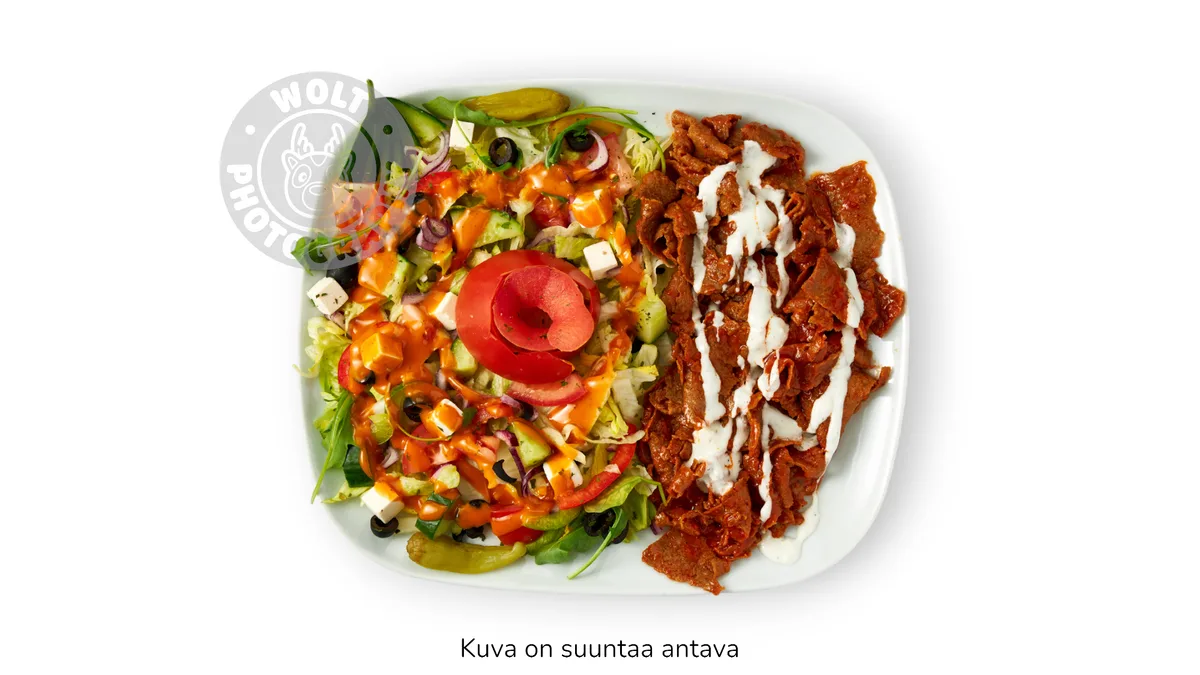 Kebab salaatilla