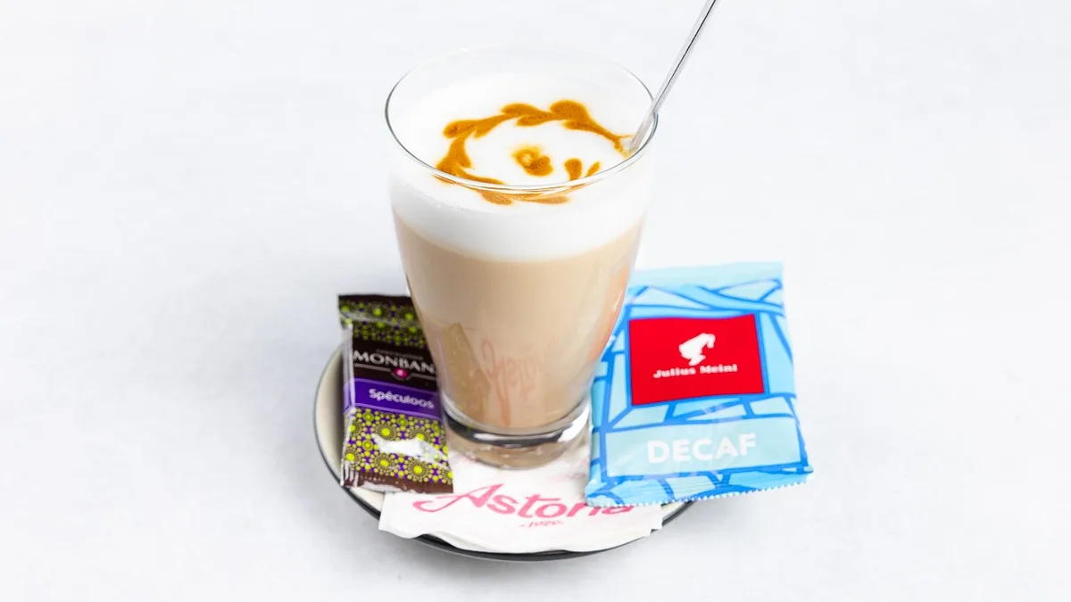 Brezkofeinski latte machiato