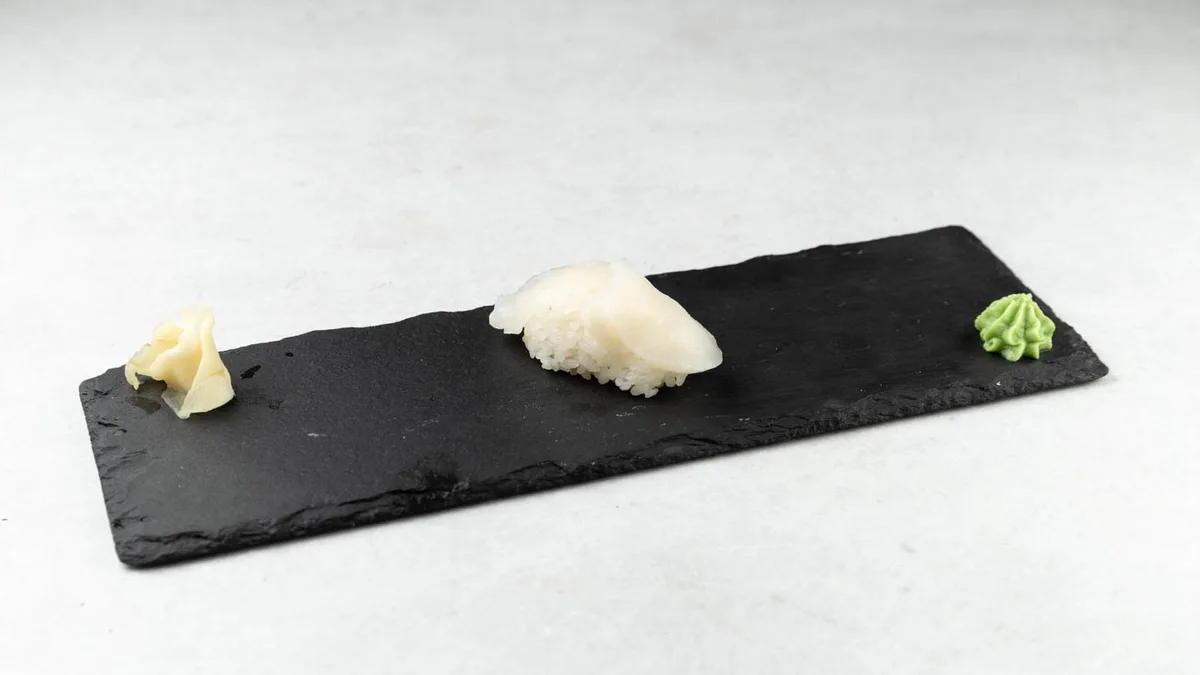 Hotate nigiri