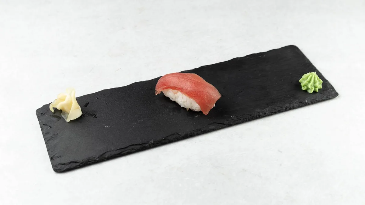 Maguro nigiri