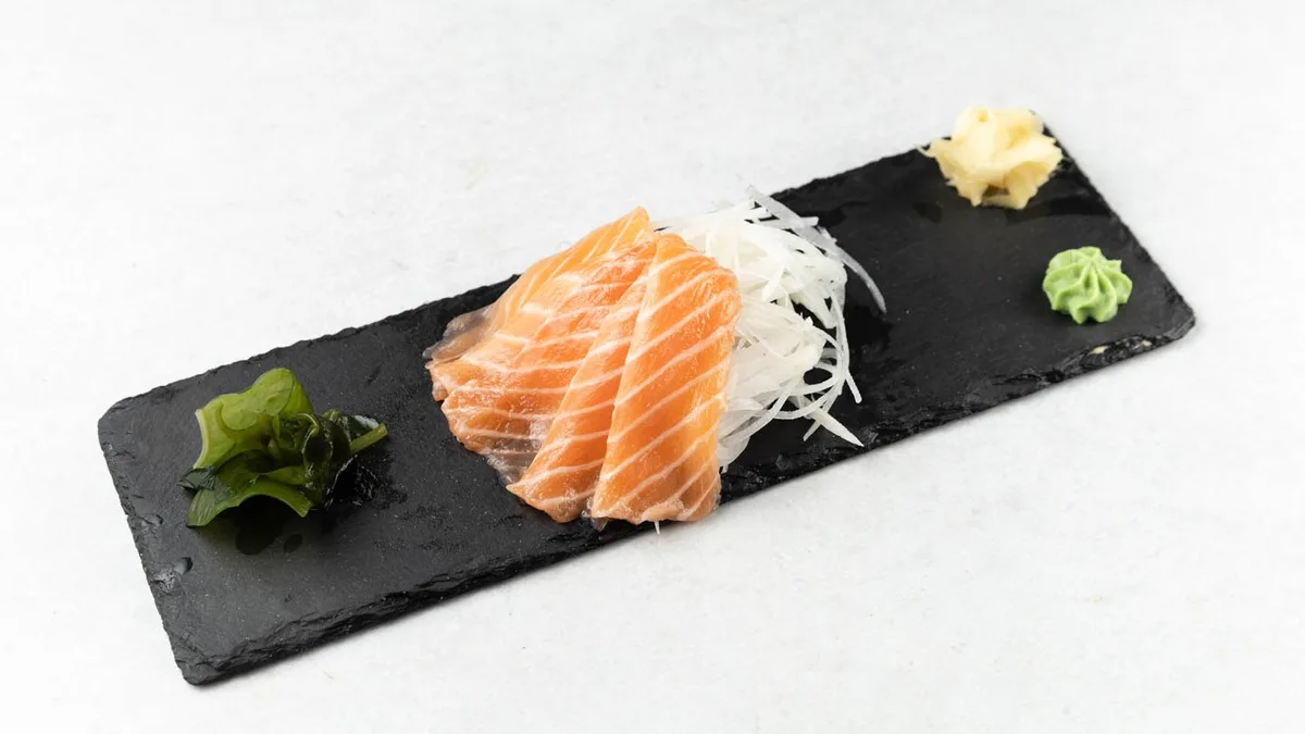 Sake sashimi