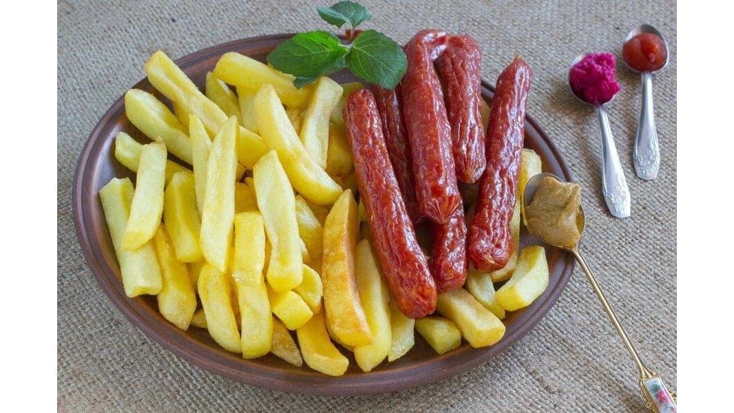 Cârnați cu Cartofi