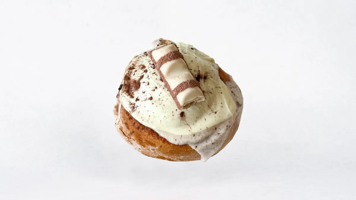 Cimetova rolica Kinder Bueno White