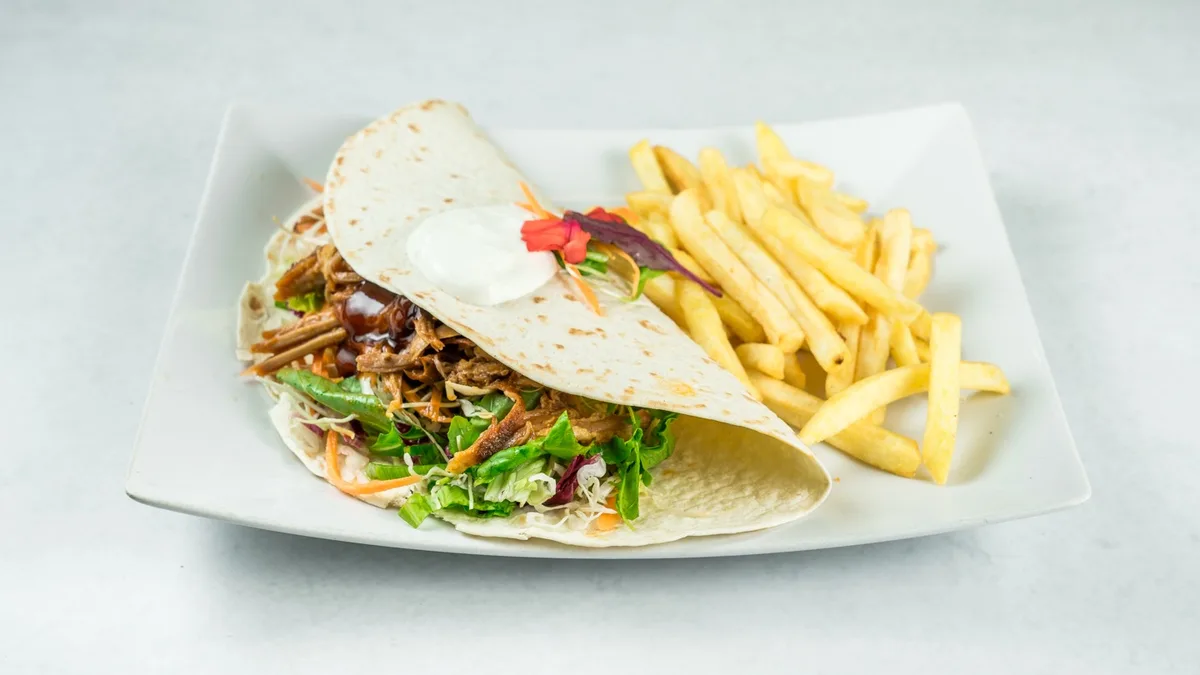 Pulled pork tortilla i pommes frites
