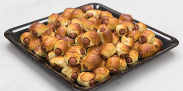 Mini Pretzel Dogs Party Tray