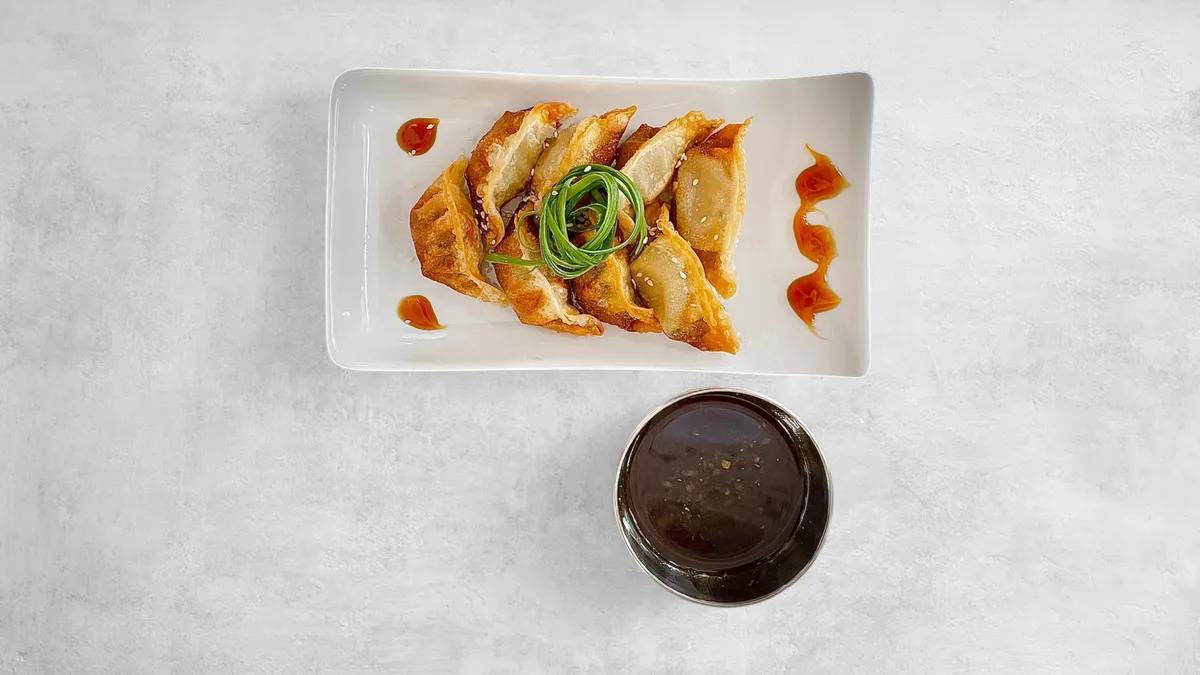 Fried Dumpling (8pcs) - 튀김만두 (8개)
