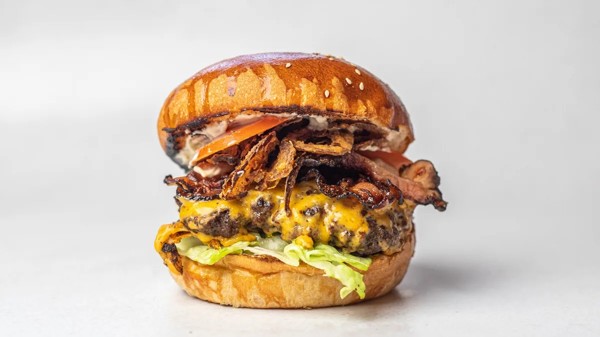 Mad Dog chilli burger