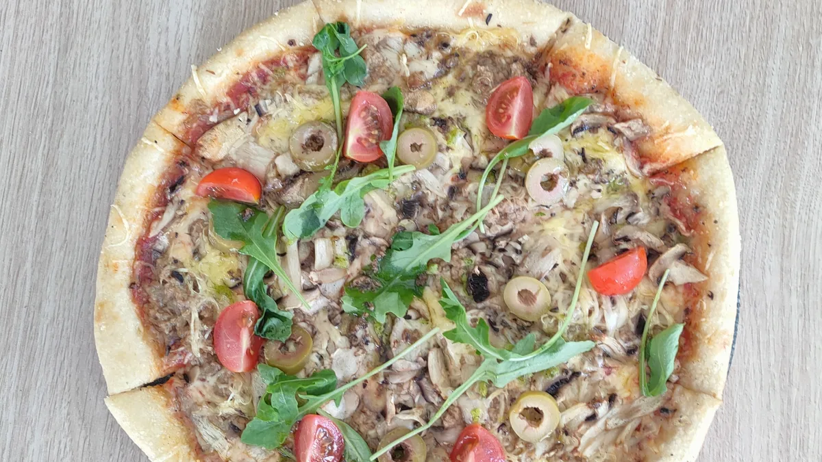 Tuna pizza 24cm