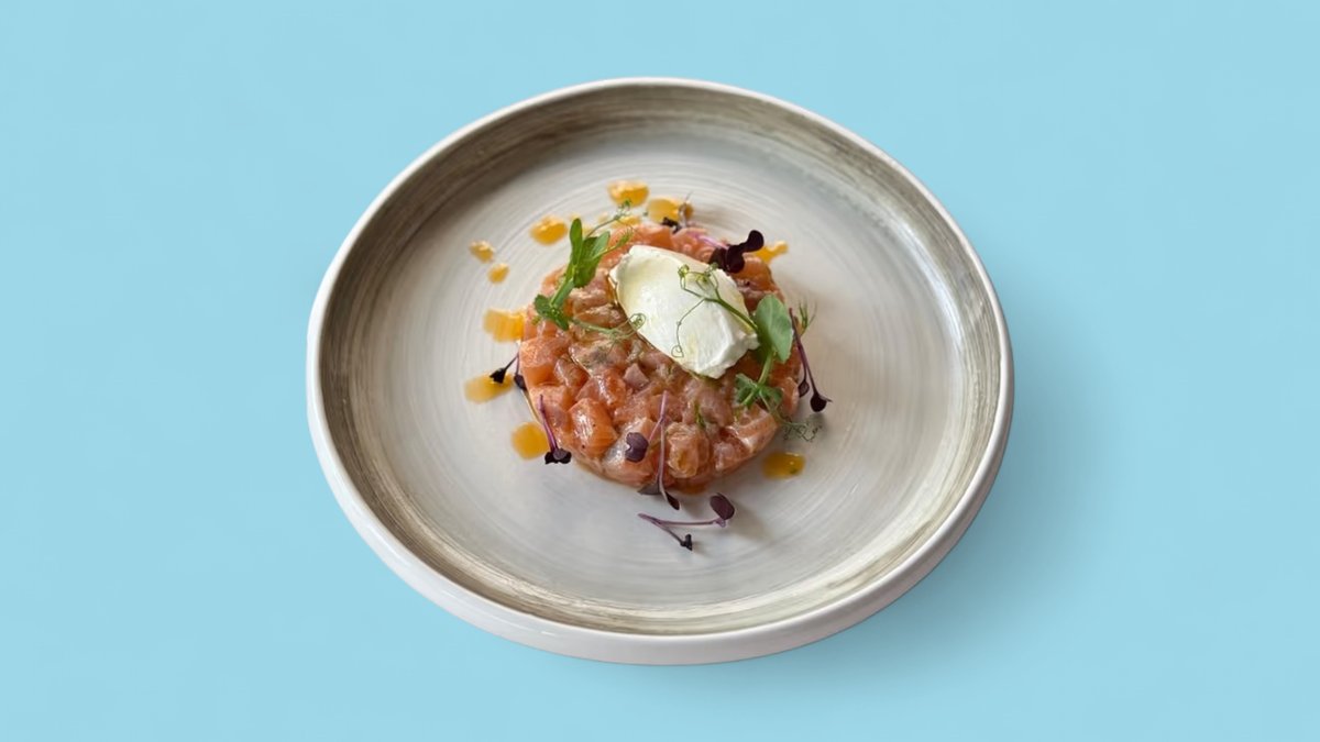 Tartar Salmon i Pjekur në Kripë and Sheqer