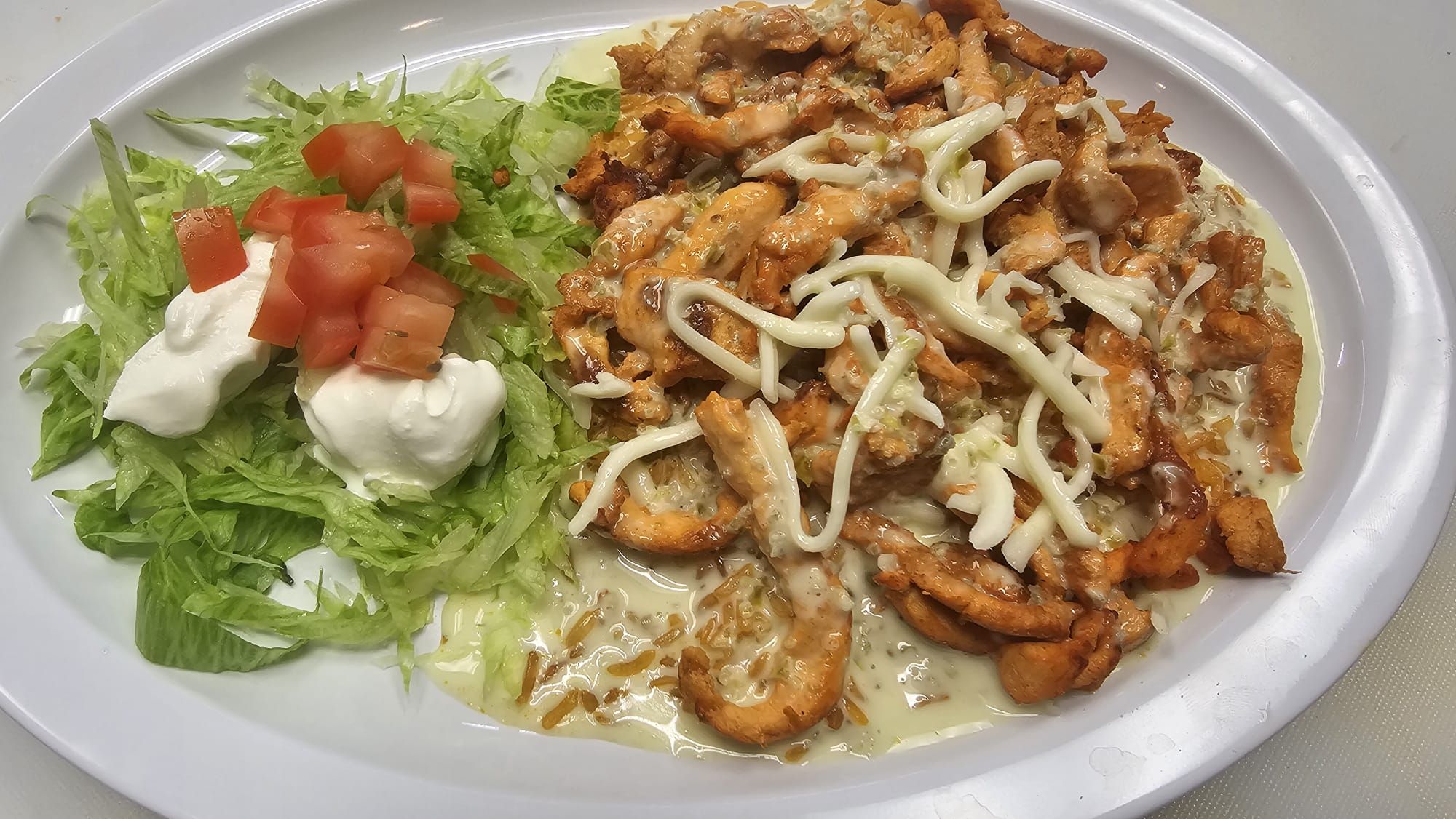 Chicken over rice (pollo con arroz).