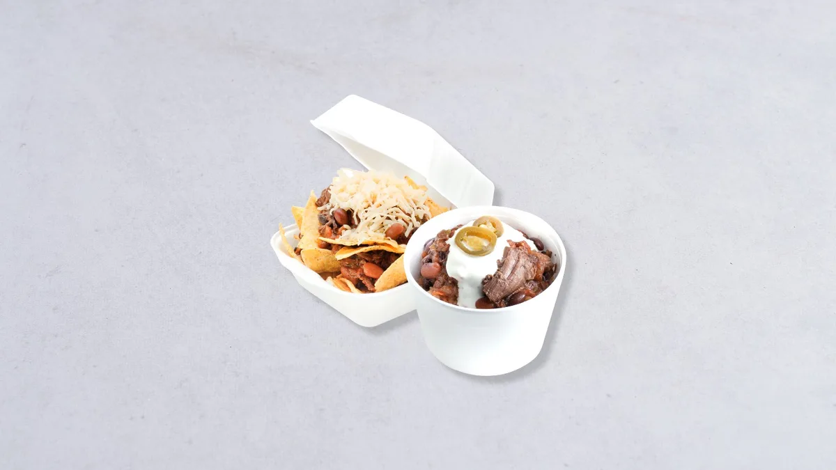 Chili con carne na chipsach z tortilli