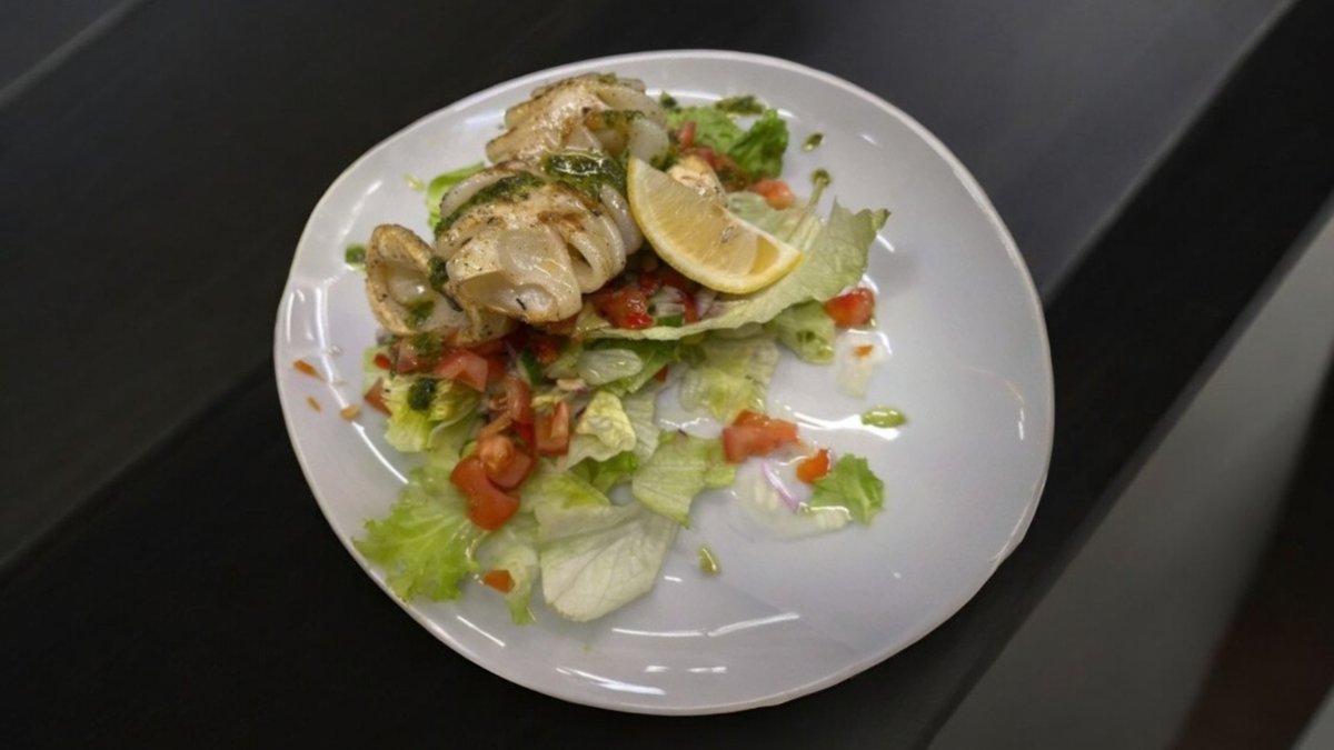 Calamari grigliati con insalata mista