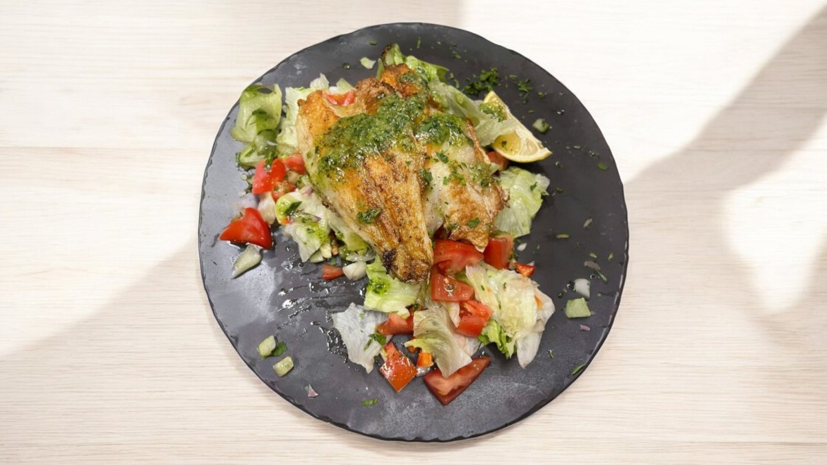 Filetto di pesce grigliata con  insalata mista