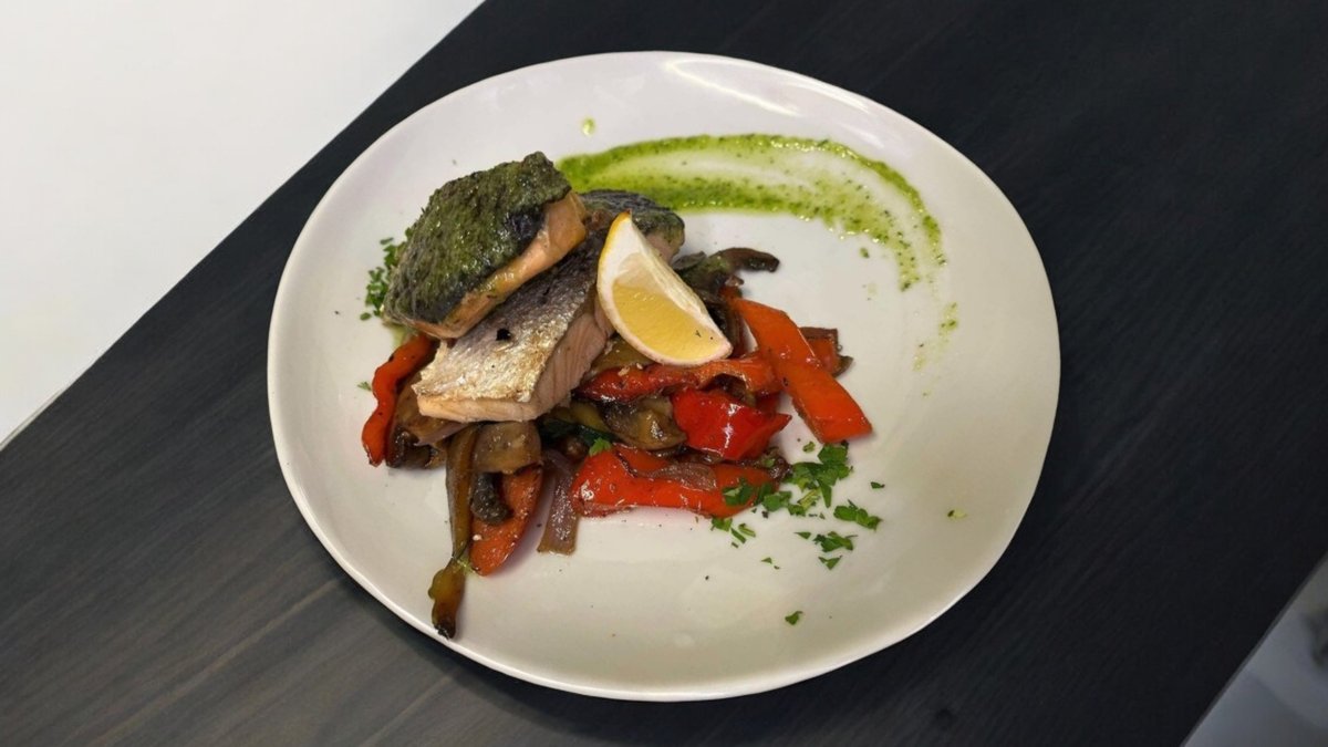 Filetto di salmone al forno con verdure al vapore