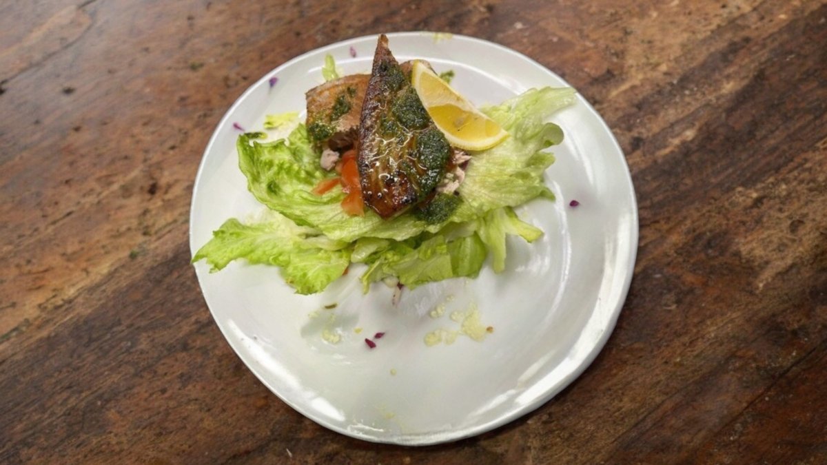 Tonno grigliato con insalata fresca