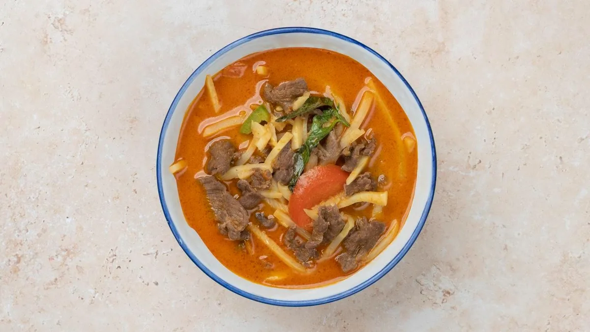 40. Käng Phet Nomai (tulinen)