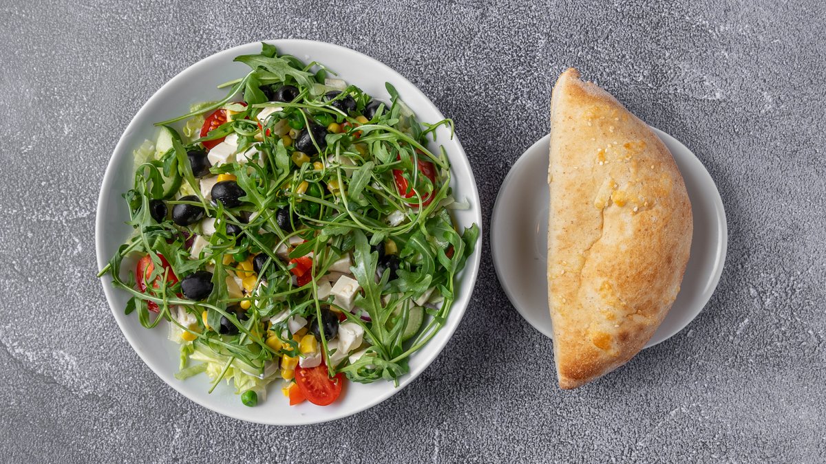 124. Feta e oliven salat (V)
