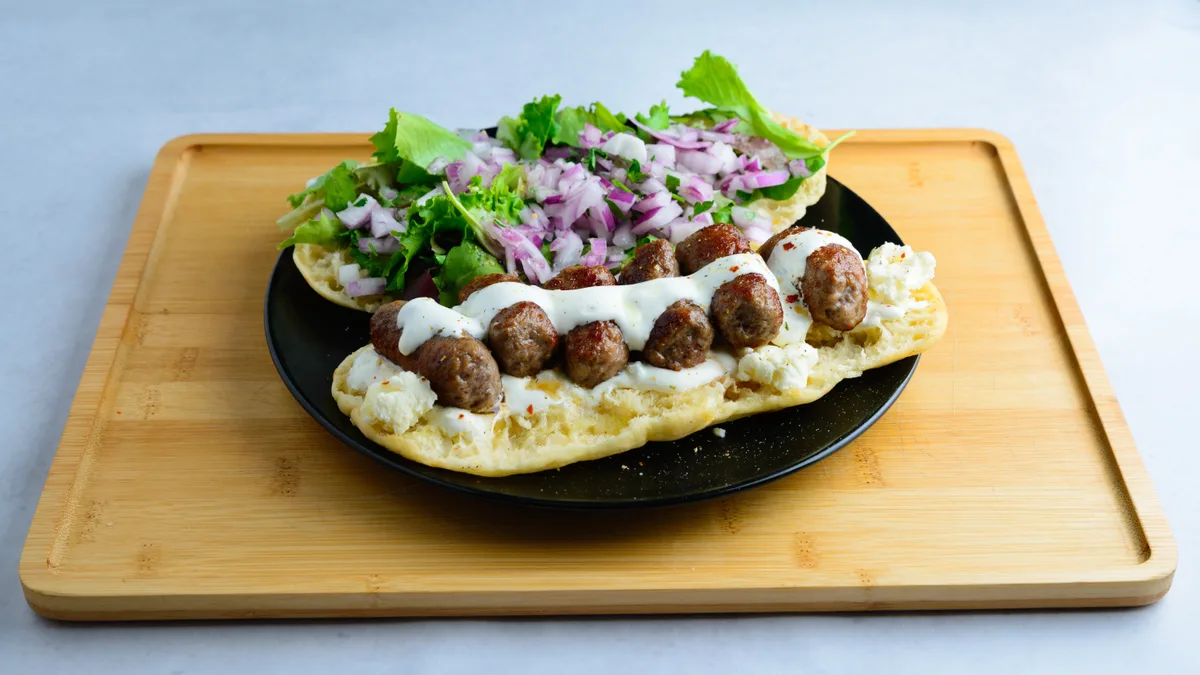 Ćevapi sa Mošorinskim kajmakom