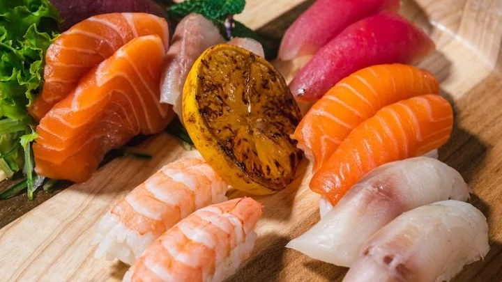 Sashimi and nigiri set