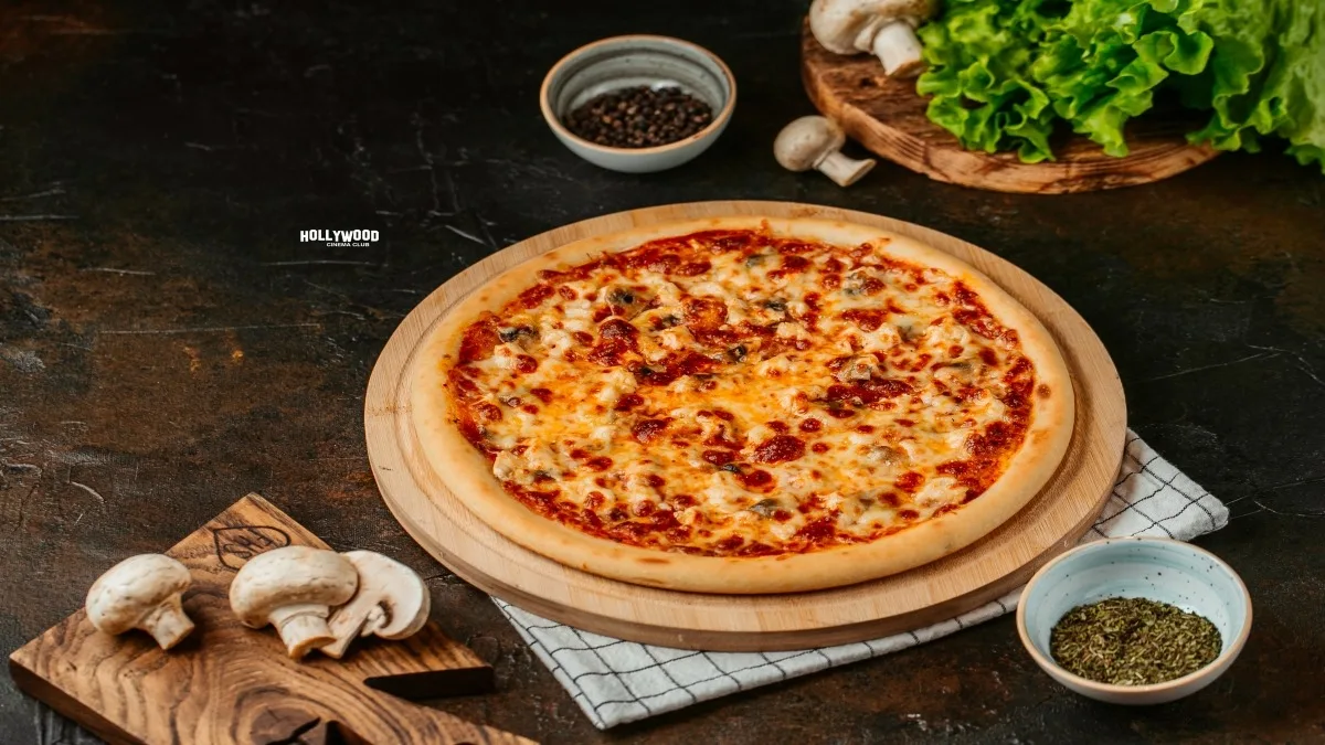 Toyuqlu və Göbələkli Pizza
