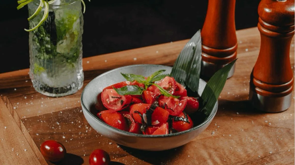 Zoğallı Pomidor Salatı