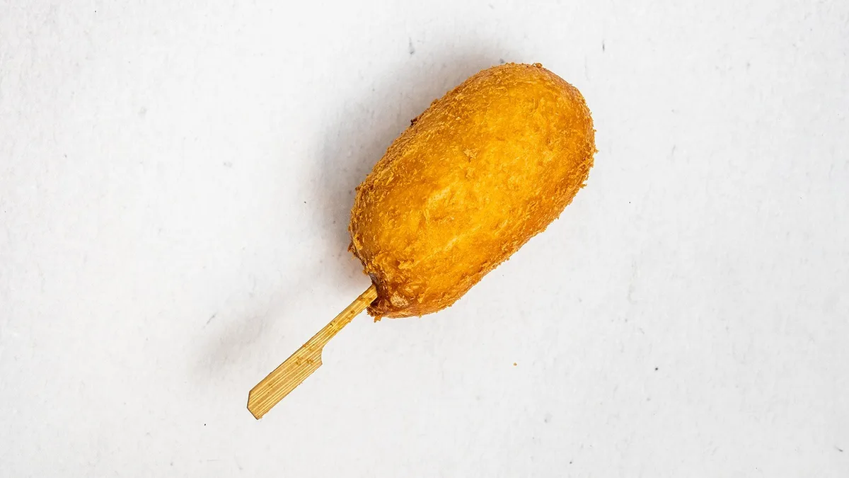 Double Cheese Corndog (Corn dog se sýrem)