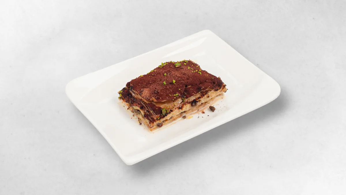 Baklava Pistazie and Milch