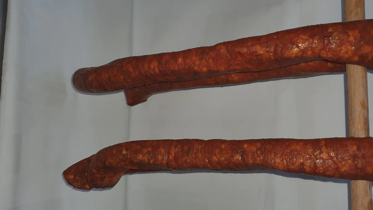 Parasztkolbász (csemege-csípős)