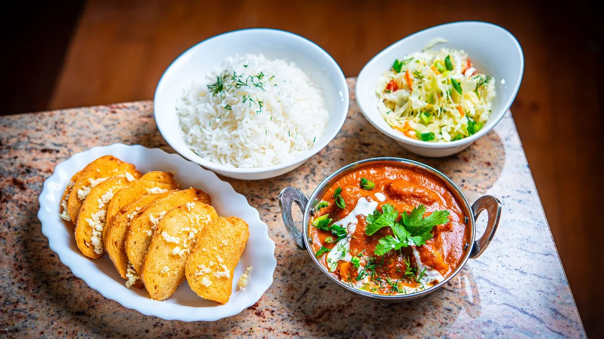 Butter chicken + basmati riis + Hiina leib küüslauguga