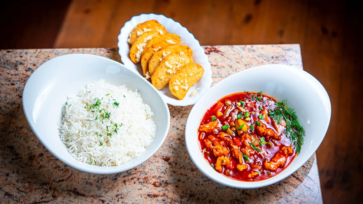Magushapu kana + basmati riis + küüslauguga hiina leib