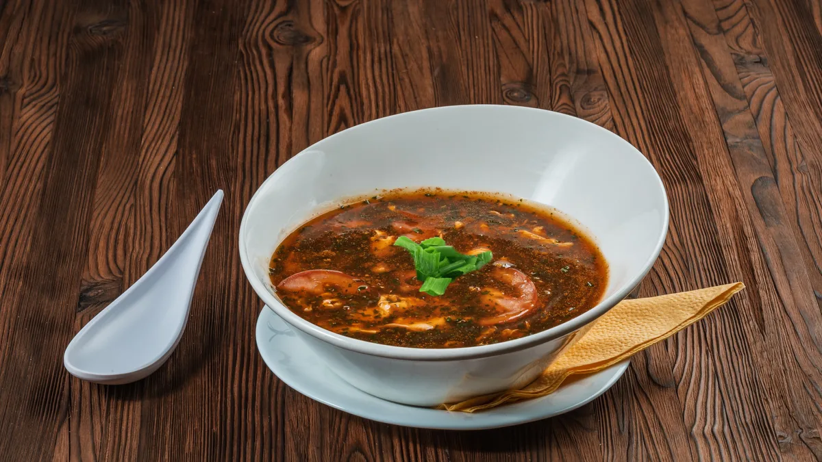 Tomatine supp spinati ja krõbeda kanaga