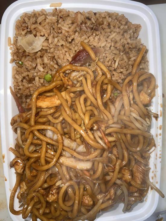 C01 Chicken Lo Mein Combo ---------C#鸡捞面(晚餐）