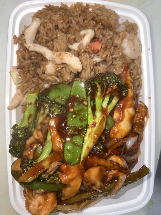 C10. Chicken with Garlic Sauce Combo--C#鱼香鸡(晚餐