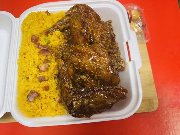 Chicken Wings with Garlic Sauce (8 pcs)