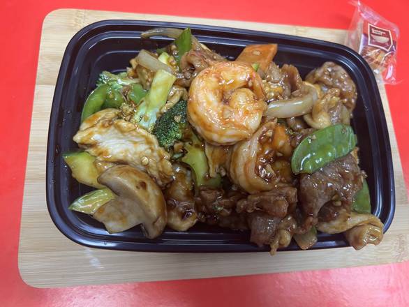 Triple Delight with Garlic Sauce