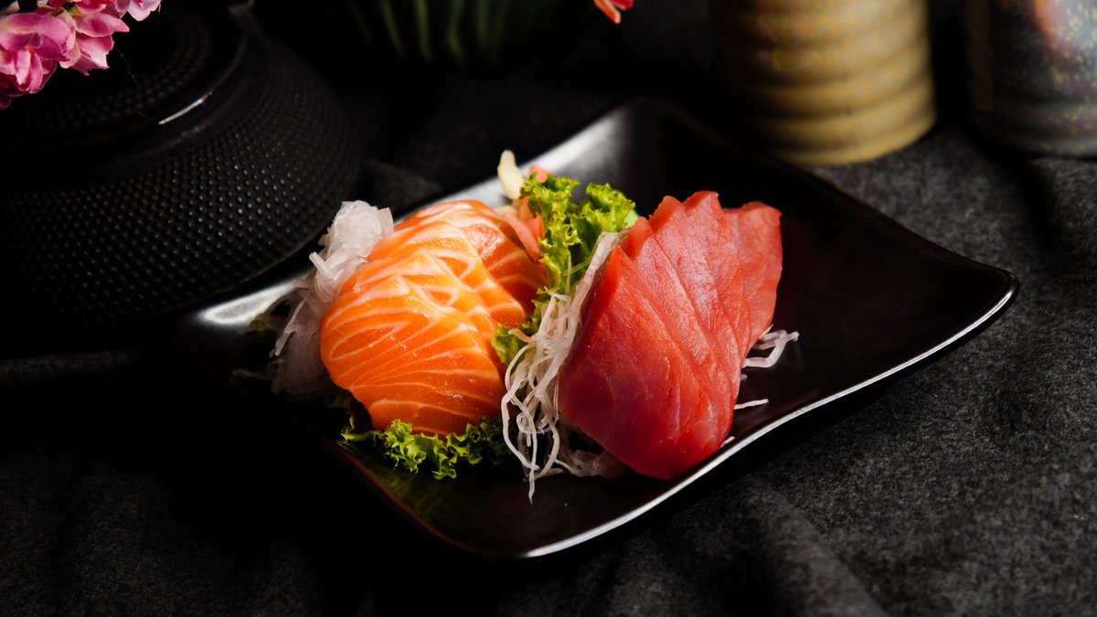 Lazac-tonhal sashimi szett