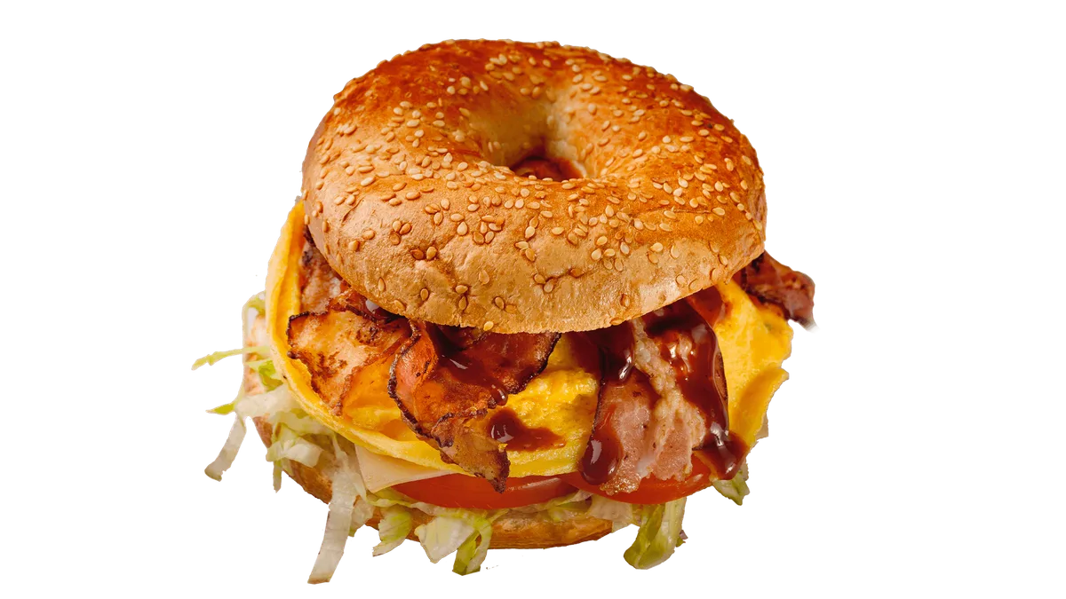 Rántottás baconos bagel
