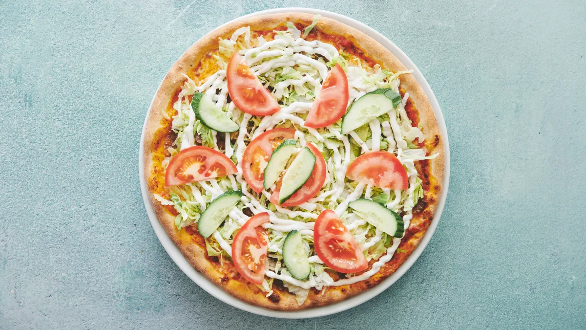 22. Salatpizza