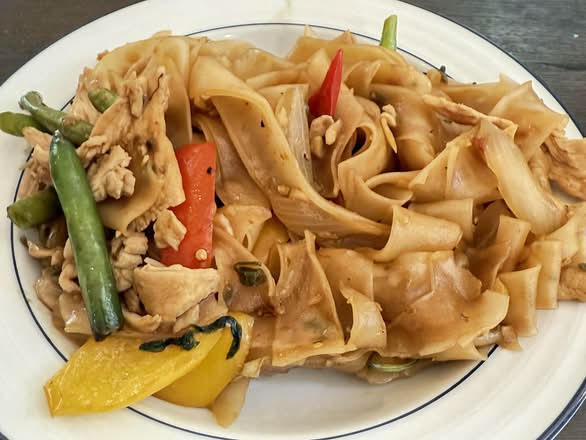 L Drunken Noodle