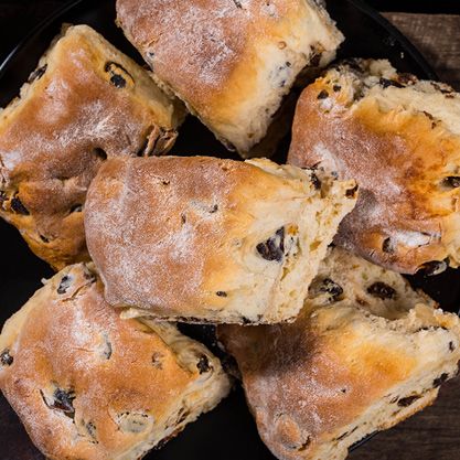 6 Date Scones