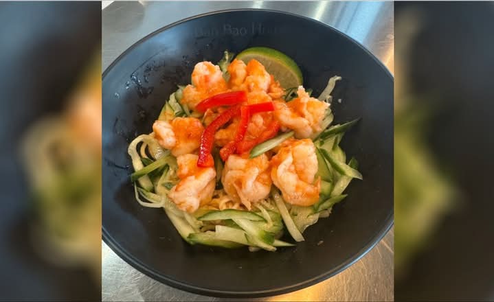 Hot  and Sour Prawns Noodles-酸辣大虾拌面