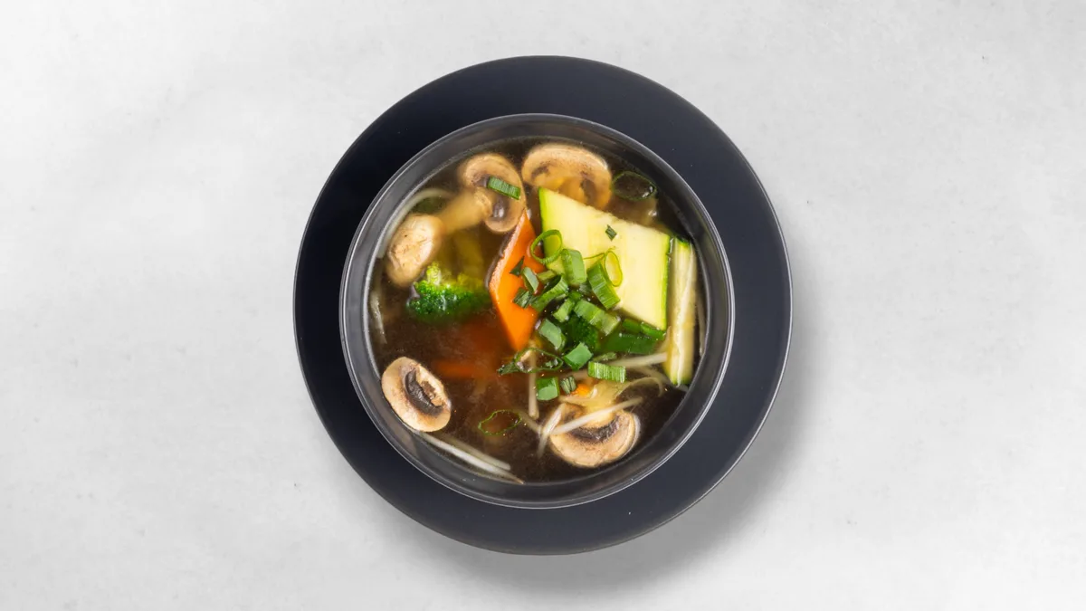 S3. Gemuse Suppe mit Glasnudeln
